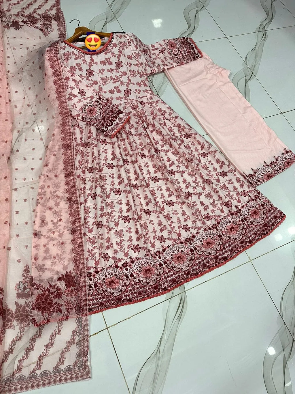 3 Pcs Women's Stitched Lawn Printed Maxi Suit